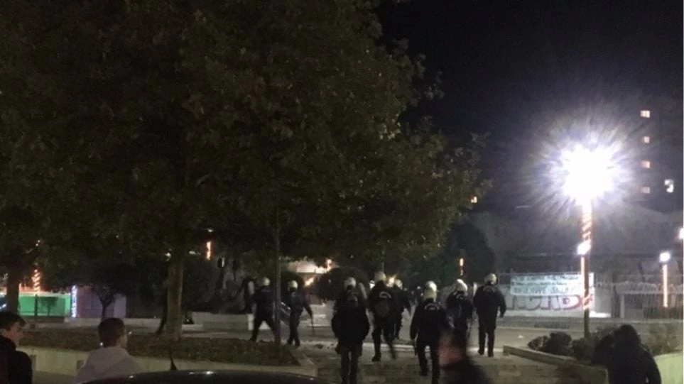 Αγρίνιο: Ένταση και ζημιές στην πορεία για τον Γρηγορόπουλο (εικόνες)